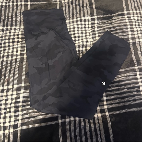 Lululemon, base pace, 25 inch - Picture 2 of 2